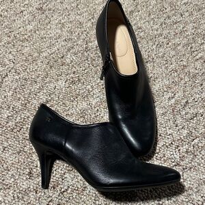 Calvin Klein - Elegant Black Women's Heel Booties - Size 6.5